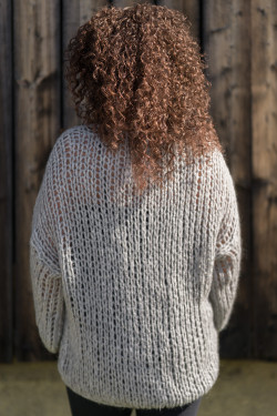 CLEO - siateczkowy sweter w jesiennych odcieniach